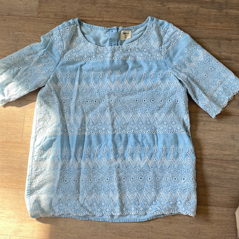 Gap shirt